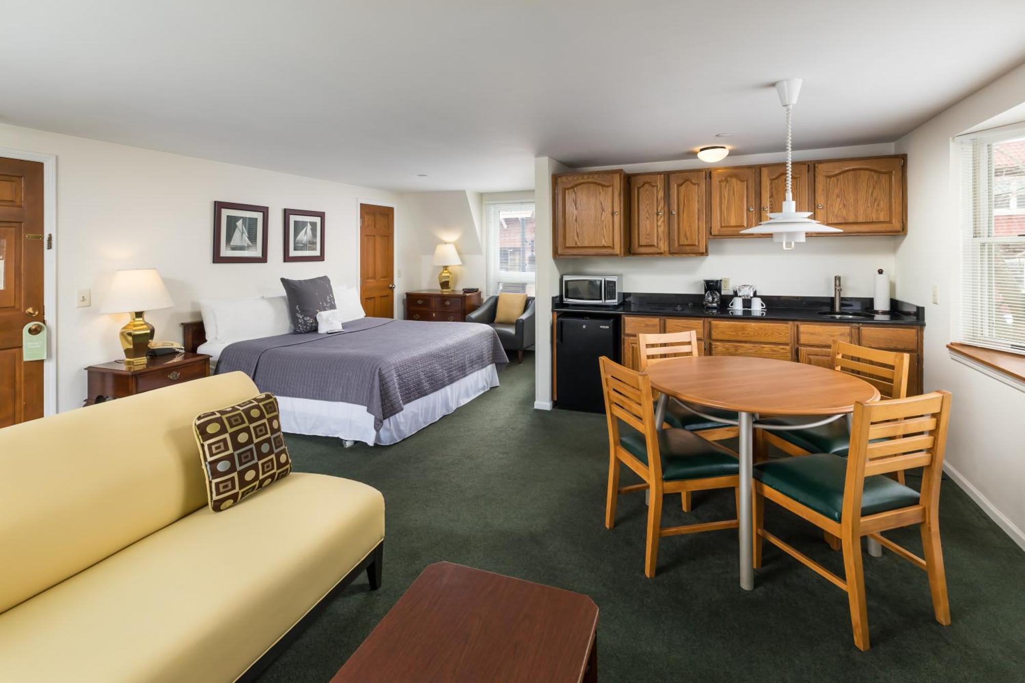 Old Harbor Inn South Haven Room photo