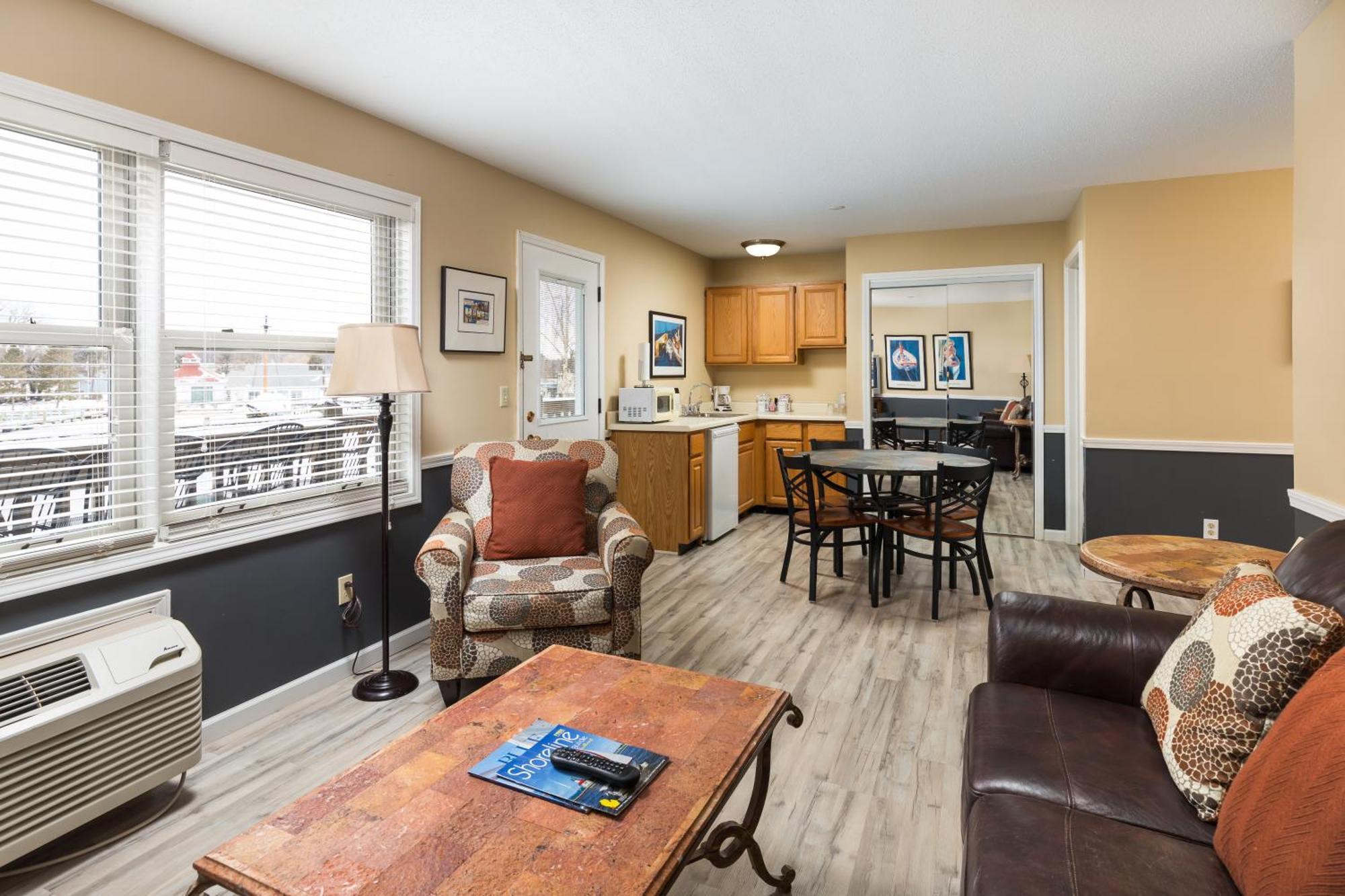 Old Harbor Inn South Haven Room photo