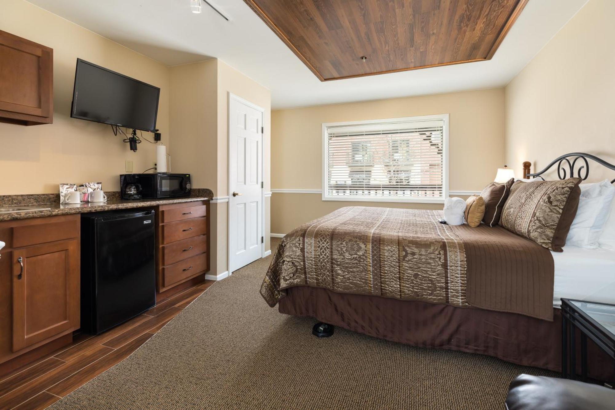 Old Harbor Inn South Haven Room photo