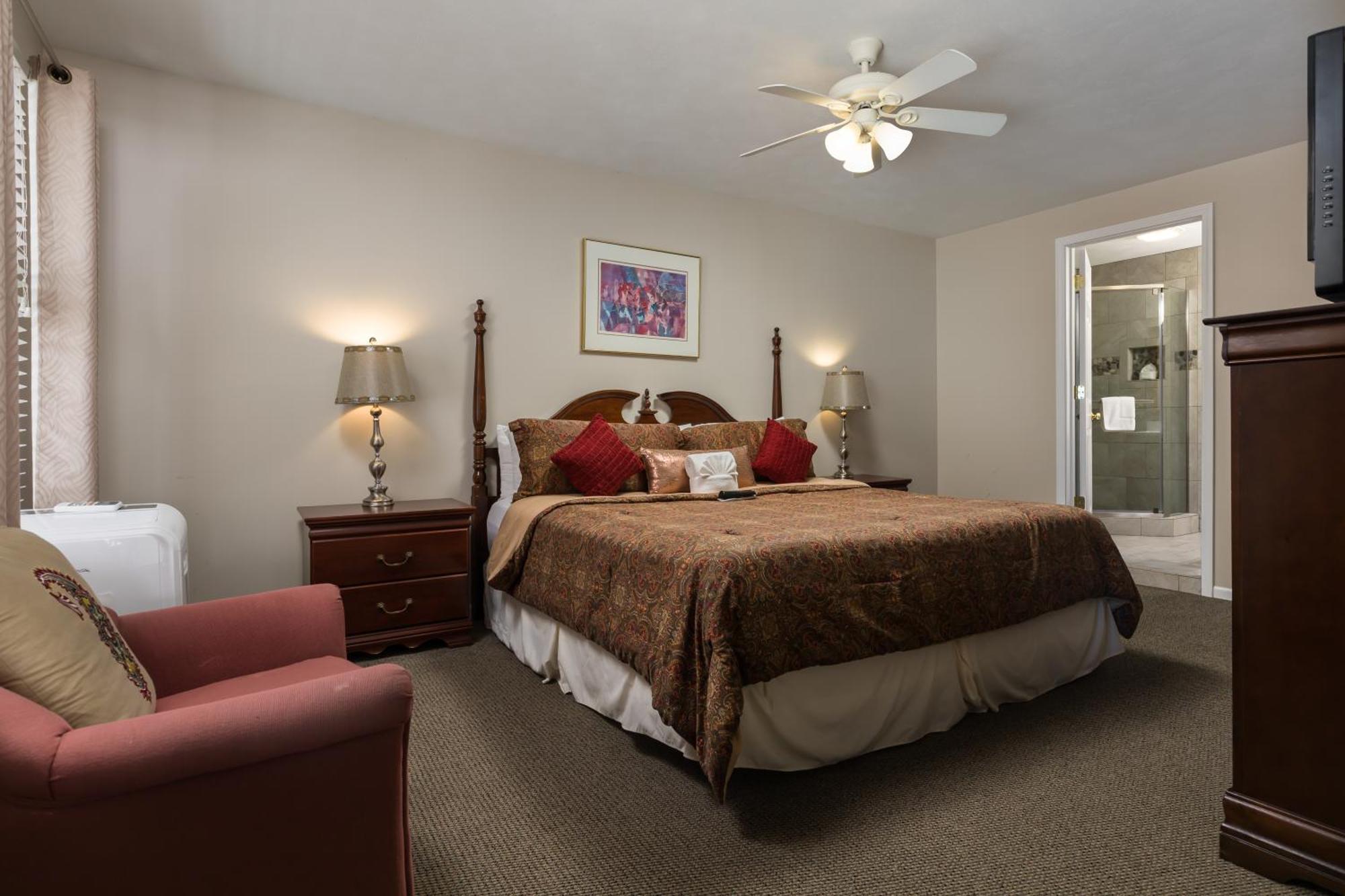 Old Harbor Inn South Haven Room photo